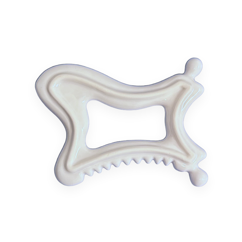 gua sha en céramique, 100 % argile naturelle, visage et corps, offert avec toute précommande nuaj.